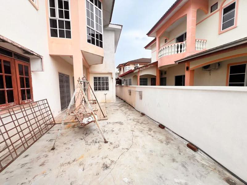 Semi-Detached House for Sale in Teluk Intan (Perak) - Kevin Chai - Side Land - PropertyGuru.com.my