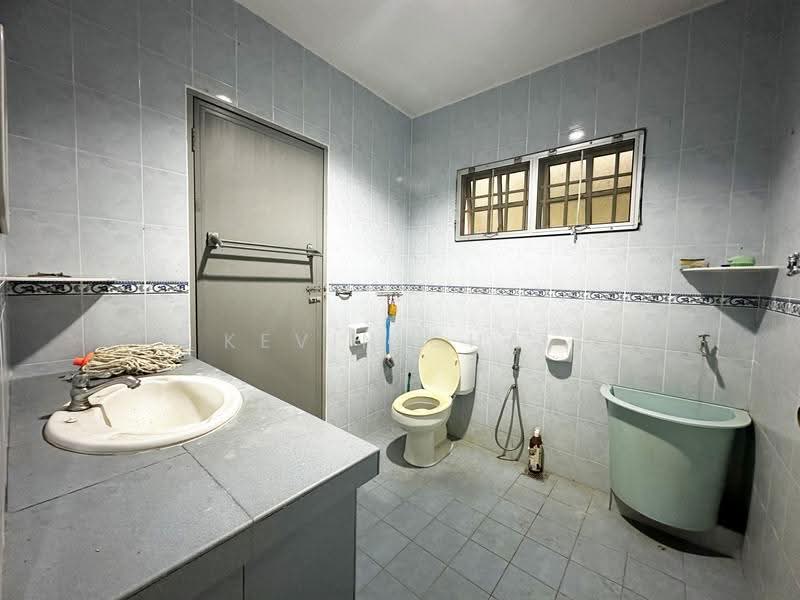 Semi-Detached House for Sale in Teluk Intan (Perak) - Kevin Chai - Bathroom - PropertyGuru.com.my