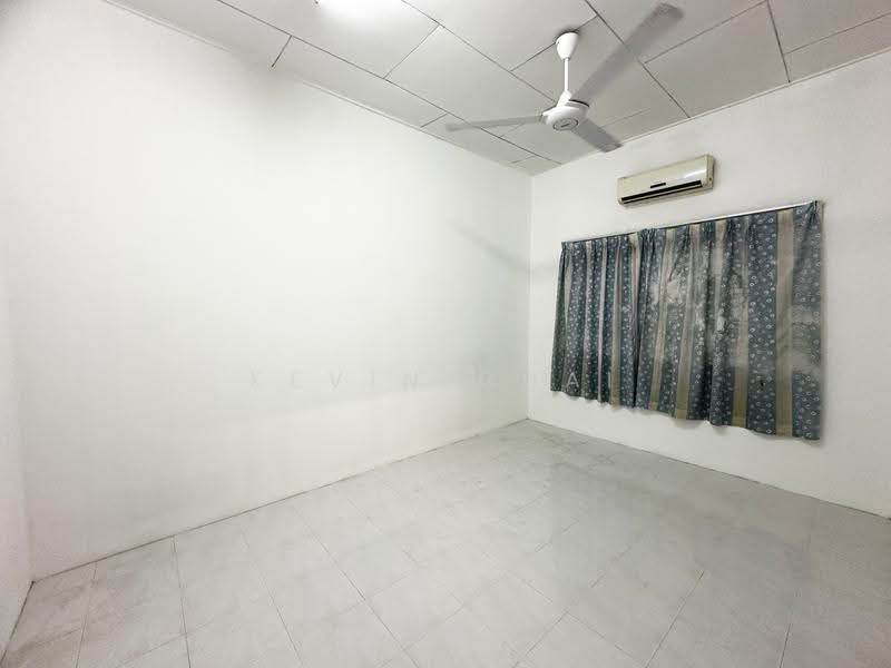Semi-Detached House for Sale in Teluk Intan (Perak) - Kevin Chai - Bedroom - PropertyGuru.com.my