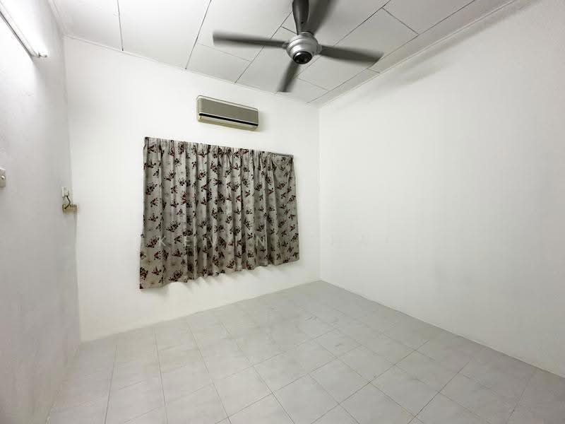 Semi-Detached House for Sale in Teluk Intan (Perak) - Kevin Chai - Bedroom - PropertyGuru.com.my