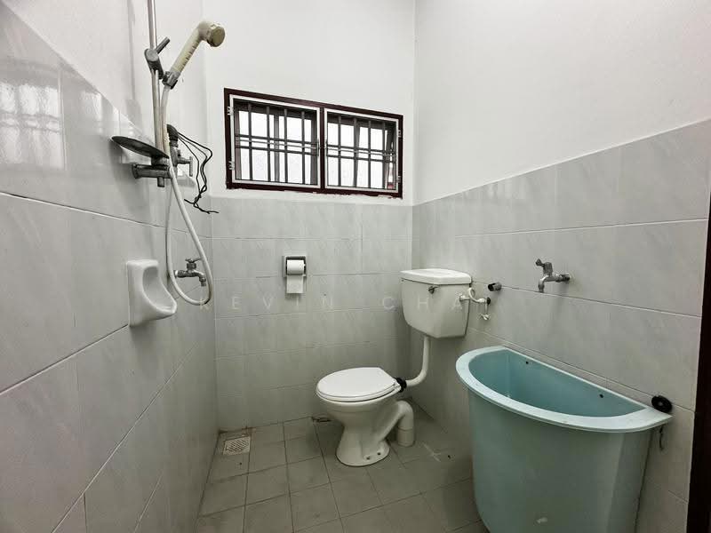Semi-Detached House for Sale in Teluk Intan (Perak) - Kevin Chai - Bathroom - PropertyGuru.com.my