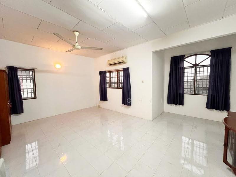 Semi-Detached House for Sale in Teluk Intan (Perak) - Kevin Chai - Master Bedroom - PropertyGuru.com.my