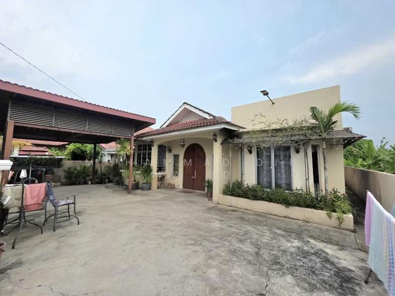 Rumah Banglo untuk Dijual di Seksyen 30 (Shah Alam) - Mohammad Din Majid - Exterior - PropertyGuru.com.my