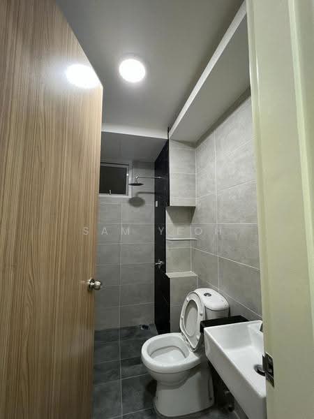 Condominium for Sale at QuayWest Residence - Sam Yeoh - Bathroom - PropertyGuru.com.my