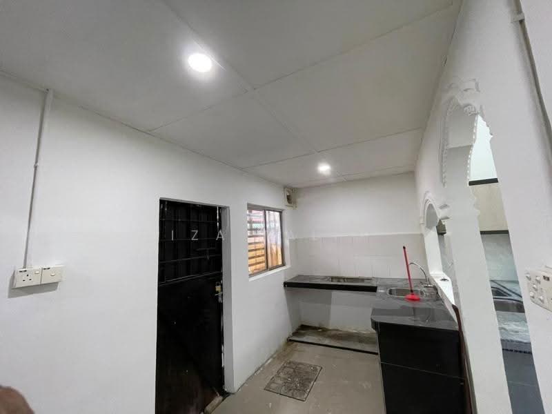 Rumah Teres 1-Tingkat untuk Dijual di Taiping (Perak) - Iza Talib - Kitchen - PropertyGuru.com.my