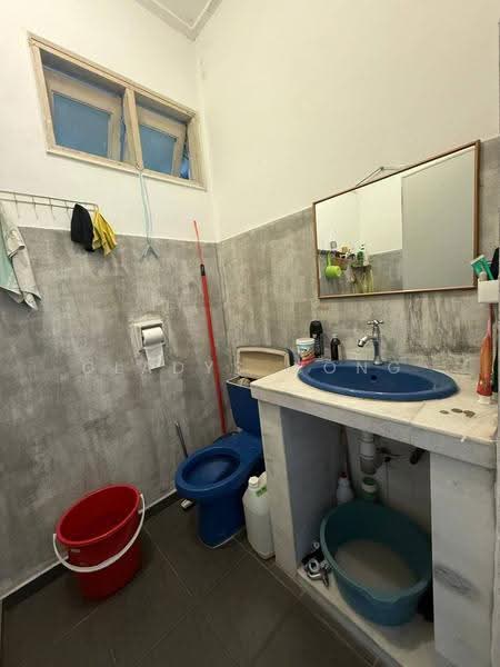 2-storey Terraced House for Sale in Taman Molek (Johor Bahru) - Gladys Wong - Bathroom - PropertyGuru.com.my