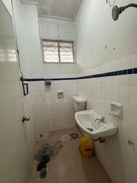 2-storey Terraced House for Sale in Taman Molek (Johor Bahru) - Gladys Wong - Bathroom - PropertyGuru.com.my