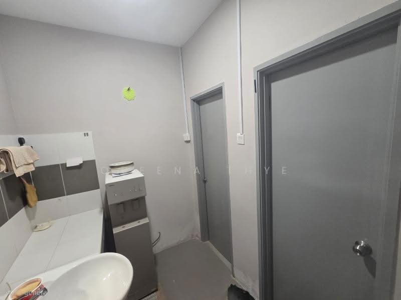 Kedai untuk Disewa di Taman Dato Onn (Johor Bahru) - Queena Thye - Bathroom - PropertyGuru.com.my