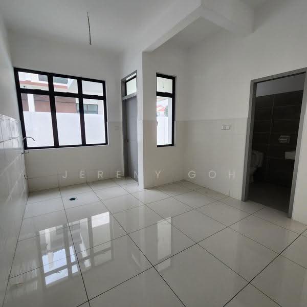 Semi-Detached House for Sale in Bandar Dato Onn (Tebrau) - Jeremy Goh - Bathroom - PropertyGuru.com.my