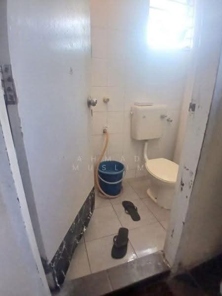 Apartment for Sale at Lakeview Apartments - Ahmad Muslim - Bathroom - PropertyGuru.com.my