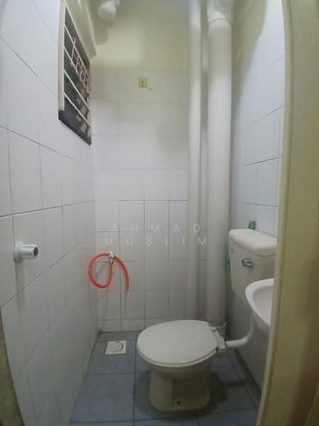 Apartment for Sale at Lakeview Apartments - Ahmad Muslim - Bathroom - PropertyGuru.com.my