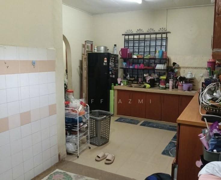 2-storey Terraced House for Sale in Taman Mawar (Pasir Gudang) - Ariff Azmi - Kitchen - PropertyGuru.com.my