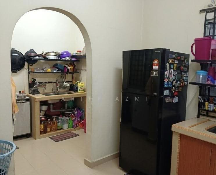2-storey Terraced House for Sale in Taman Mawar (Pasir Gudang) - Ariff Azmi - Kitchen - PropertyGuru.com.my