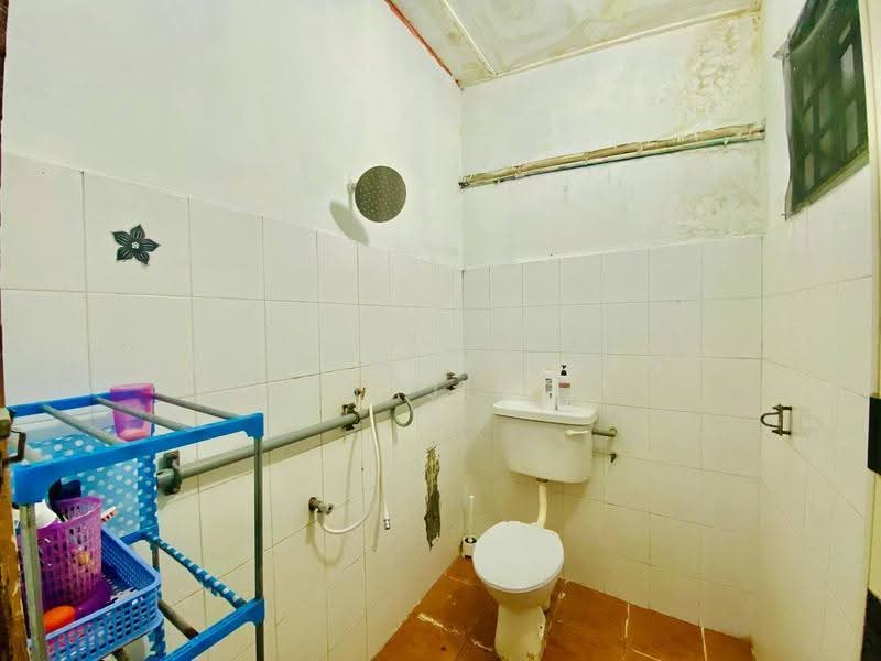 Rumah Teres 2-Tingkat untuk Dijual di Seksyen 11 (Shah Alam) - Mohammad Din Majid - Bathroom - PropertyGuru.com.my