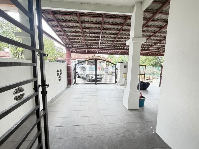 Rumah Teres 1-Tingkat untuk Dijual di Bandar Saujana Putra (Tanjong Duabelas) - Zimir Shah - Exterior - PropertyGuru.com.my