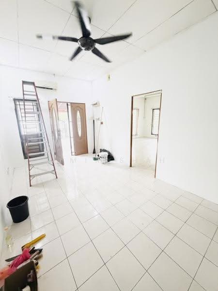 Rumah Teres 1-Tingkat untuk Dijual di Bandar Saujana Putra (Tanjong Duabelas) - Zimir Shah - Living Room - PropertyGuru.com.my