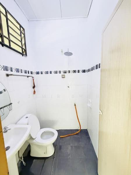 Rumah Teres 1-Tingkat untuk Dijual di Bandar Saujana Putra (Tanjong Duabelas) - Zimir Shah - Bathroom - PropertyGuru.com.my