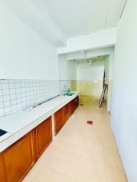 Rumah Teres 1-Tingkat untuk Dijual di Bandar Saujana Putra (Tanjong Duabelas) - Zimir Shah - Kitchen - PropertyGuru.com.my
