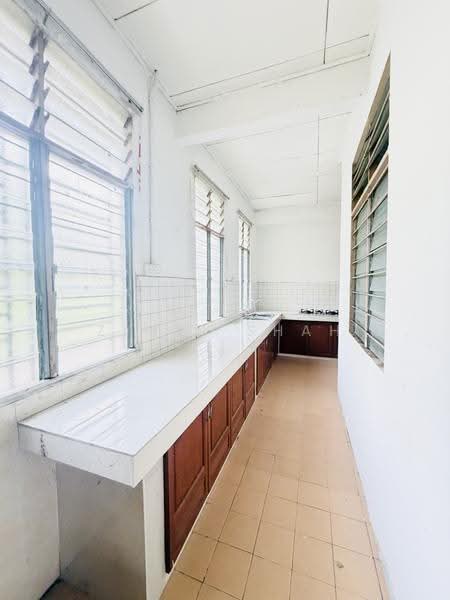 Rumah Teres 1-Tingkat untuk Dijual di Bandar Saujana Putra (Tanjong Duabelas) - Zimir Shah - Kitchen - PropertyGuru.com.my