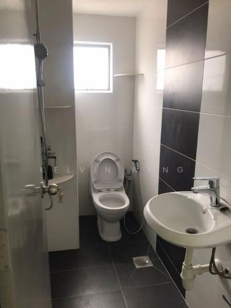 Kondominium untuk Disewa di Kepong Sentral Condominium - Kelvin Wong - Bathroom - PropertyGuru.com.my