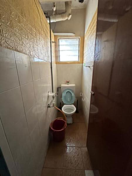 Flat for Sale at Pangsapuri Sri Indah - Ahmad Muslim - Bathroom - PropertyGuru.com.my
