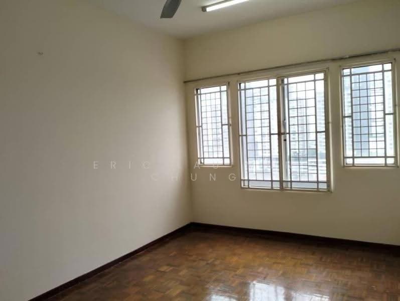 Pangsapuri untuk Dijual di Kenanga Apartments - Eric Lau Mun Chung - Living Room - PropertyGuru.com.my