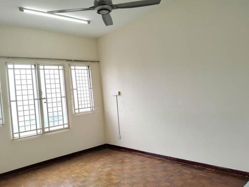 Pangsapuri untuk Dijual di Kenanga Apartments - Eric Lau Mun Chung - Living Room - PropertyGuru.com.my