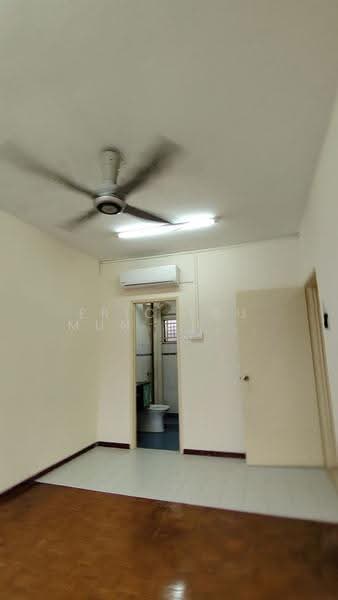 Pangsapuri untuk Dijual di Kenanga Apartments - Eric Lau Mun Chung - Bathroom - PropertyGuru.com.my
