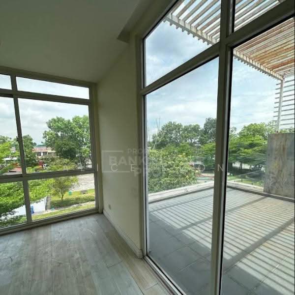Rumah Berkembar untuk Dijual di Kota Kemuning (Shah Alam) - Alice Kuon - Balcony - PropertyGuru.com.my