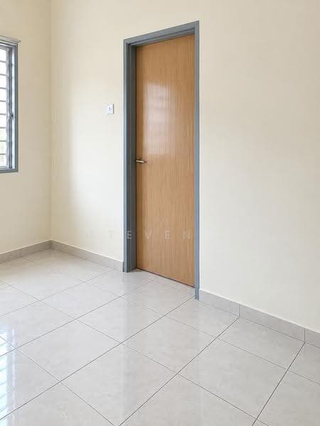 2-storey Terraced House for Sale in Batu Gajah (Perak) - Steven . - 1st Floor - Bedrooms - PropertyGuru.com.my