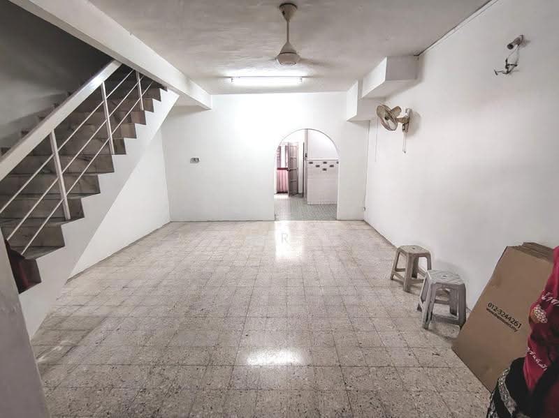 2-storey Terraced House for Sale in Taman Sri Rampai (Wangsa Maju) - Amber Ng - Living Room - PropertyGuru.com.my