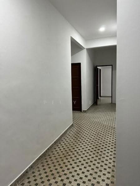 Rumah Banglo untuk Dijual di Kampung Wadihana (Johor Bahru) - Pei Yee - Corridor - PropertyGuru.com.my