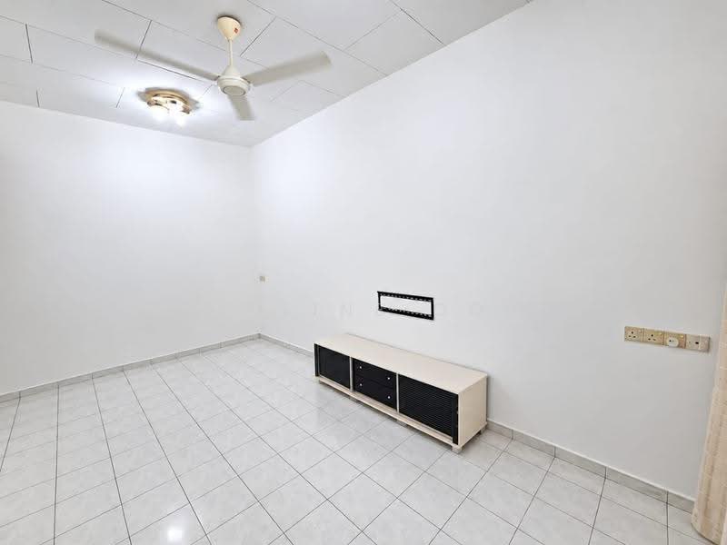 1-storey Terraced House for Sale in Taman Flora Heights (Pasir Gudang) - Pauline Goh - Living Room - PropertyGuru.com.my