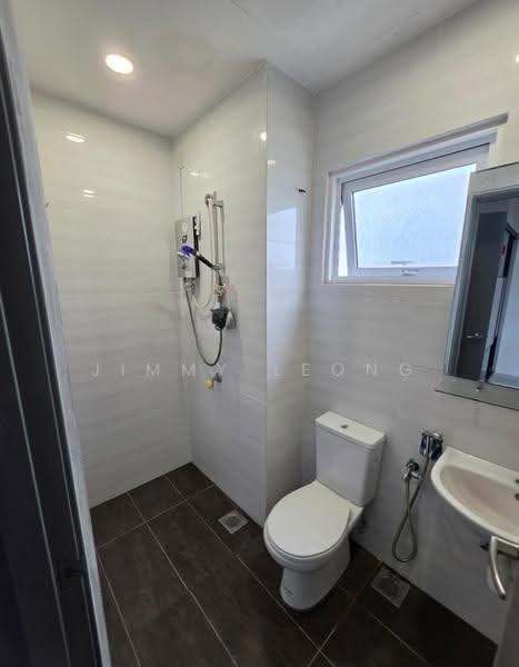 Kondominium untuk Dijual di Lavender Residences - Jimmy Leong - Bathroom - PropertyGuru.com.my