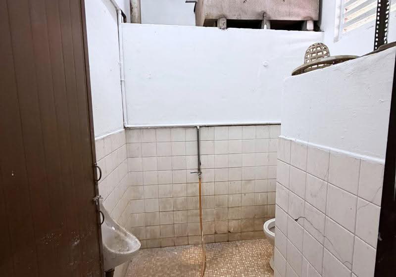 Shop for Sale in Jalan Pudu (KL City Centre) - Janie Wai - Bathroom - PropertyGuru.com.my