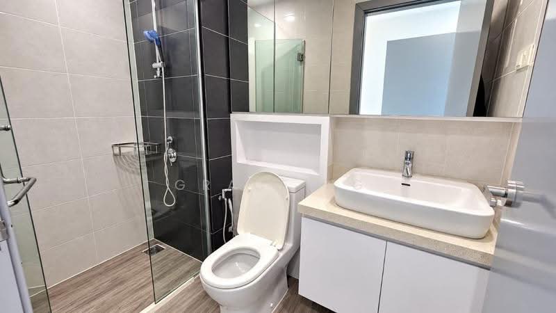 Service Residence for Sale at Wave @ Marina Cove - Grace Ng - Bathroom - PropertyGuru.com.my