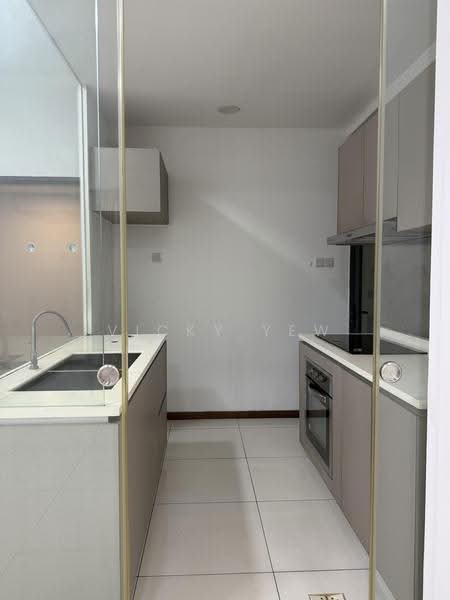 Kediaman Servis untuk Disewa di Crescent Bay Suites (Teluk Bayu) - Vicky Yew - Kitchen - PropertyGuru.com.my