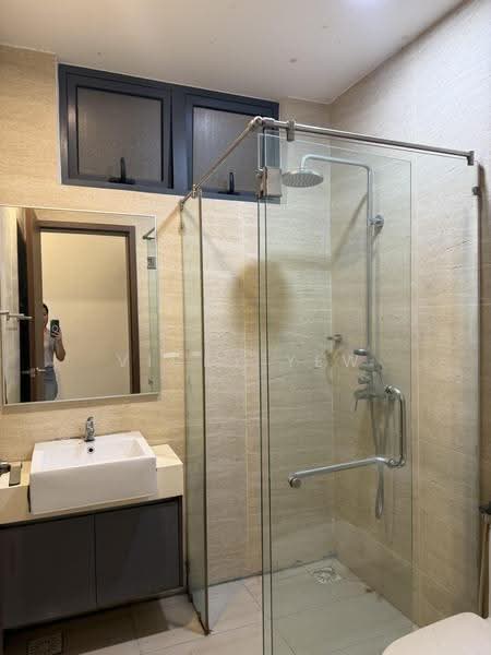 Kediaman Servis untuk Disewa di Crescent Bay Suites (Teluk Bayu) - Vicky Yew - Bathroom - PropertyGuru.com.my