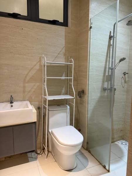 Kediaman Servis untuk Disewa di Crescent Bay Suites (Teluk Bayu) - Vicky Yew - Bathroom - PropertyGuru.com.my