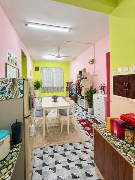 Rumah Flat untuk Dijual di Rumah Pangsa Laman Tasik - ALHAFIZ AZIS - Dining Room - PropertyGuru.com.my