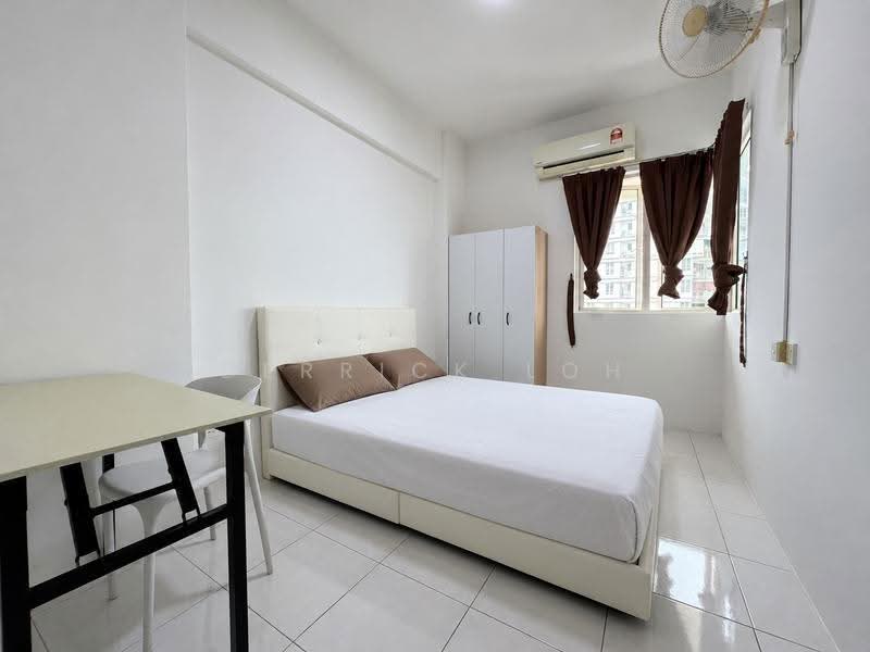Kondominium untuk Disewa di Gold Coast Resort Condominium - Derrick Loh - Bedroom - PropertyGuru.com.my