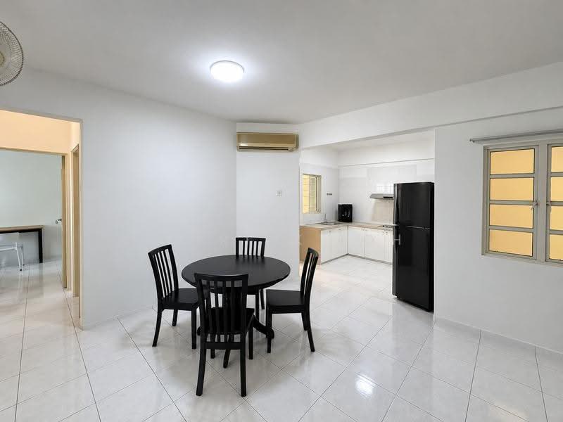 Kondominium untuk Disewa di Gold Coast Resort Condominium - Derrick Loh - Dining Room - PropertyGuru.com.my
