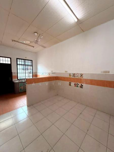 Rumah Teres 1-Tingkat untuk Dijual di Taman Bestari Indah (Ulu Tiram) - Calvin Lee - Kitchen - PropertyGuru.com.my