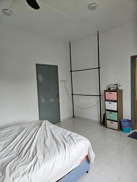 2-storey Terraced House for Sale in Taman Pinggiran Putra (Seri Kembangan) - Janie Wai - Bedroom - PropertyGuru.com.my