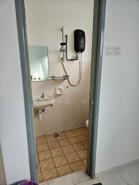 2-storey Terraced House for Sale in Taman Pinggiran Putra (Seri Kembangan) - Janie Wai - Bathroom - PropertyGuru.com.my