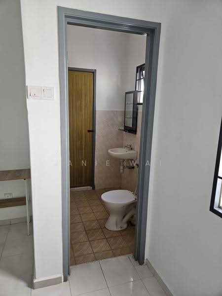 2-storey Terraced House for Sale in Taman Pinggiran Putra (Seri Kembangan) - Janie Wai - Bathroom - PropertyGuru.com.my