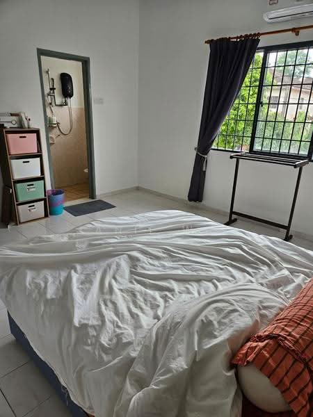 2-storey Terraced House for Sale in Taman Pinggiran Putra (Seri Kembangan) - Janie Wai - Bedroom - PropertyGuru.com.my