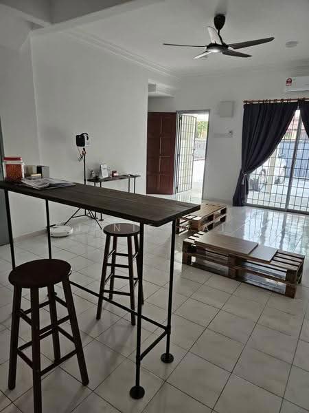 2-storey Terraced House for Sale in Taman Pinggiran Putra (Seri Kembangan) - Janie Wai - Living Room - PropertyGuru.com.my