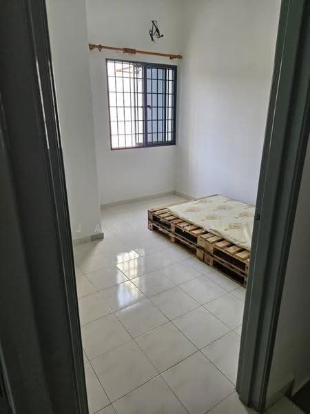 2-storey Terraced House for Sale in Taman Pinggiran Putra (Seri Kembangan) - Janie Wai - Bedroom - PropertyGuru.com.my