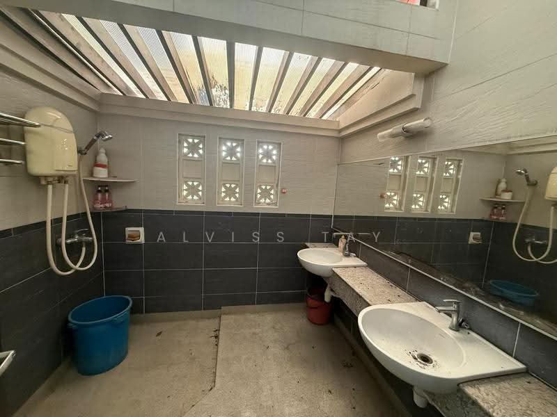 Semi-Detached House for Sale in Taman Sutera Utama (Skudai) - Alviss Tay - Bathroom - PropertyGuru.com.my